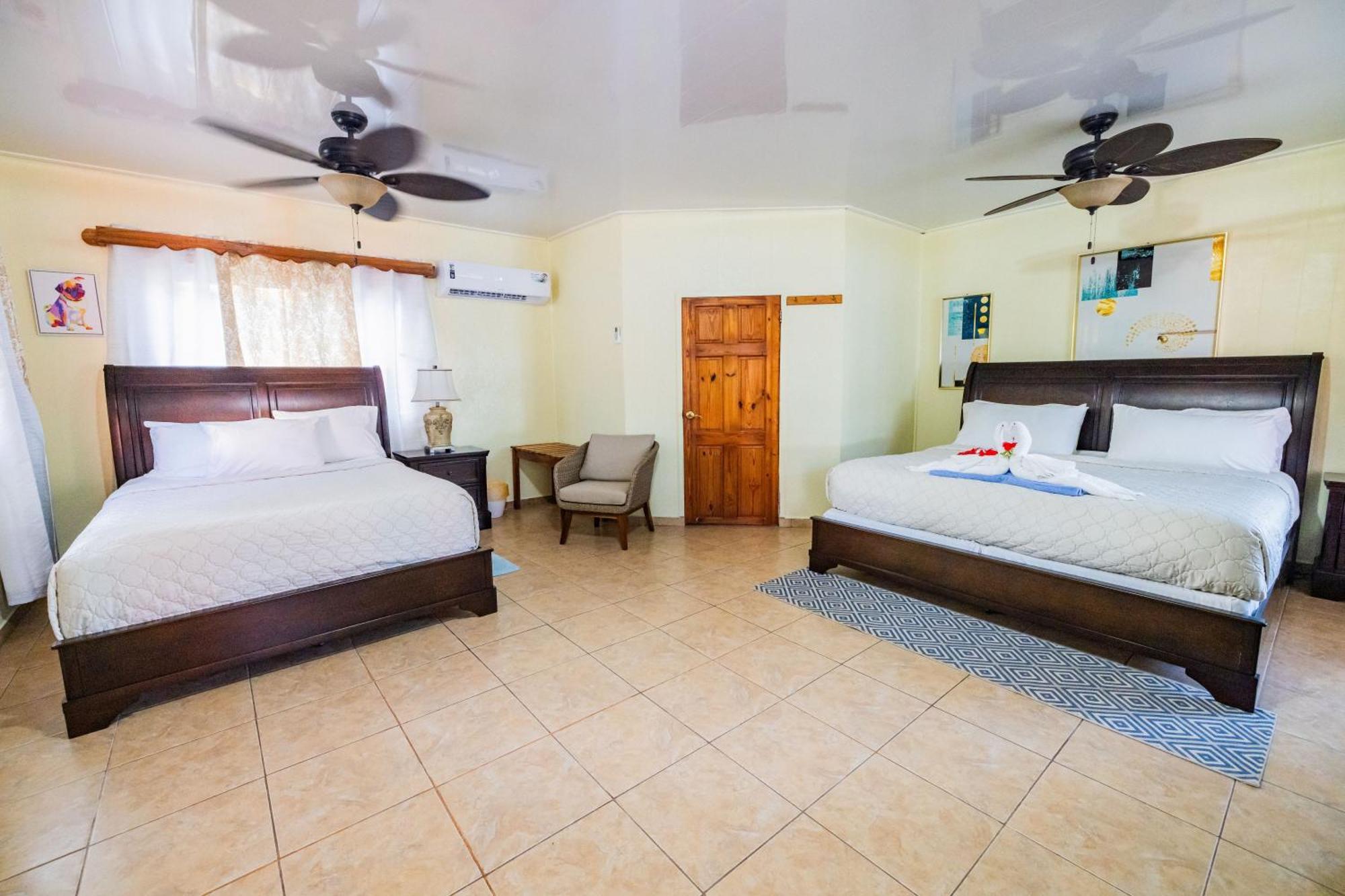 Blue Marlin Beach Resort Дангрига Екстериор снимка