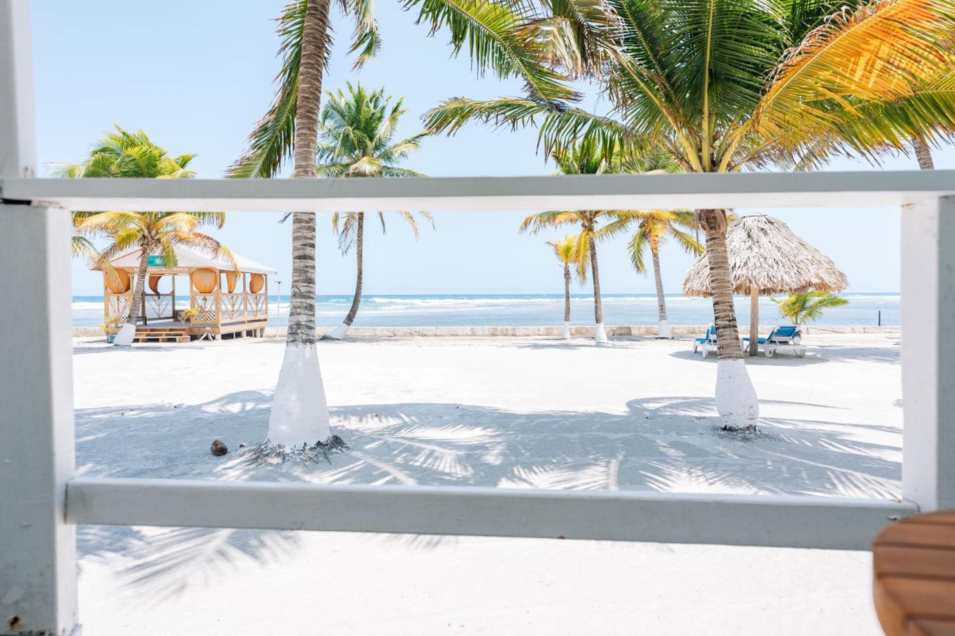 Blue Marlin Beach Resort Дангрига Екстериор снимка